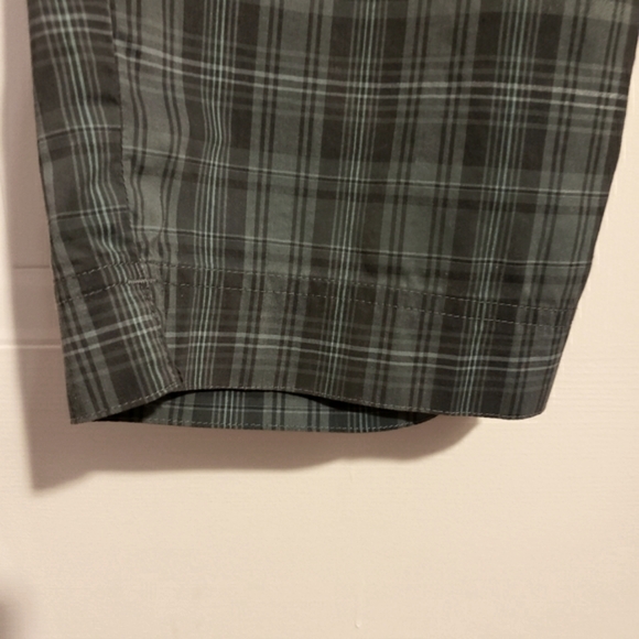 Columbia Sportswear Omni Shade Athliesure Golf Hiking Blue Plaid Woman 8 NWOT - Picture 8 of 11